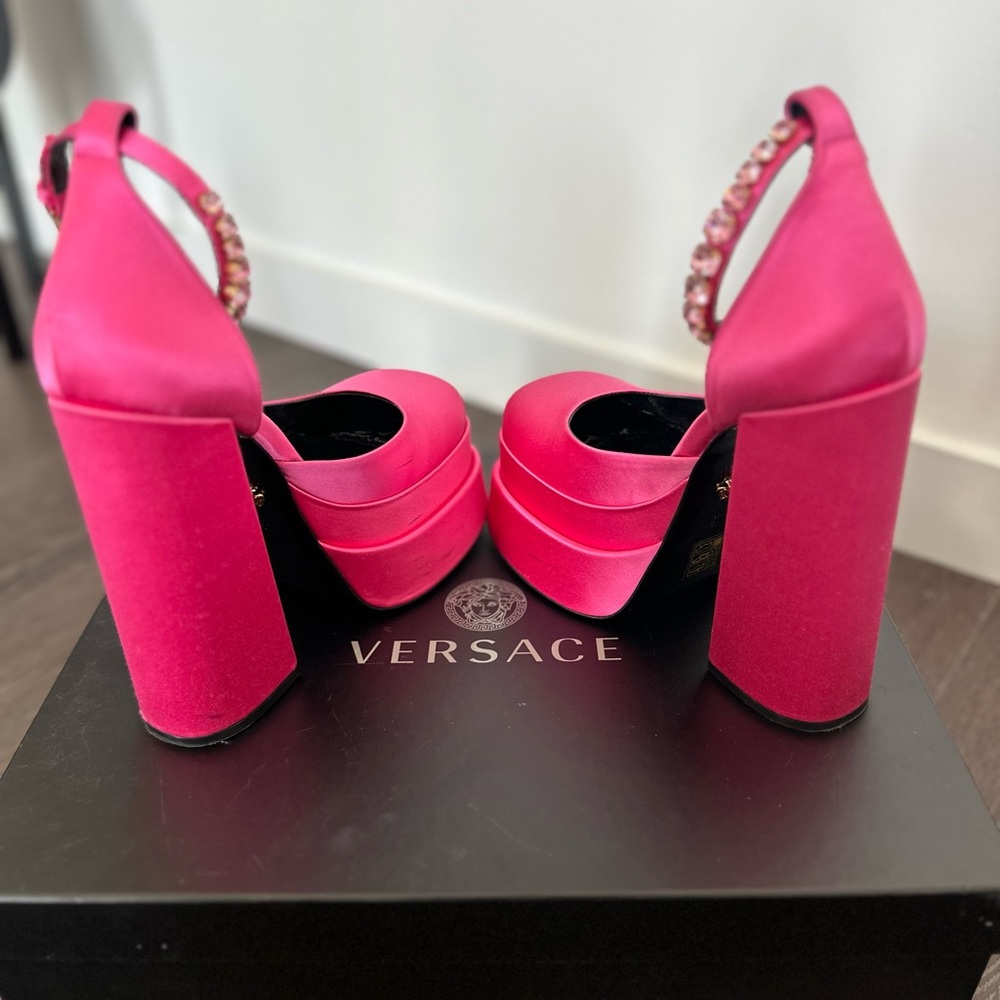 Versace Medusa Head Charm Satin Platform Pumps - Picture 8 of 9